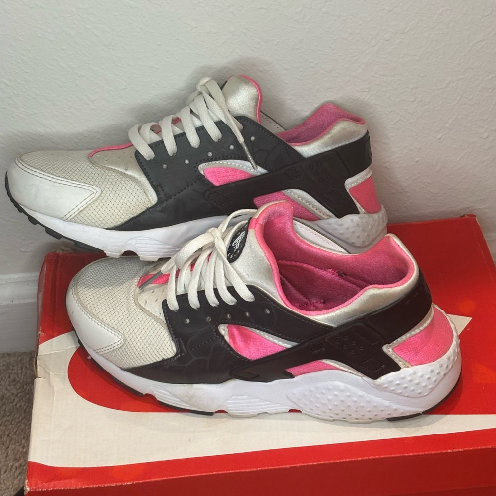 Nike Women's White and Pink Sneakers